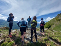 Stage trail yoga